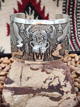 Load image into Gallery viewer, BUFFALO SKULL STORYTELLER BRACELET - ELAINE BECENTI