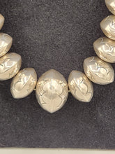 Load image into Gallery viewer, VINTAGE NAVAJO PEARLS NECKLACE &amp; EARRINGS SET -  GRADUATED - LEO YAZZIE
