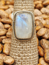 Load image into Gallery viewer, MOONSTONE RING - SIZE 6