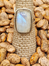 Load image into Gallery viewer, MOONSTONE RING - SIZE 6