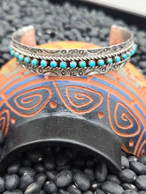 Load image into Gallery viewer, ZUNI TURQUOISE SNAKE EYE CUFF BRACELET - JASON & PEARL UKESTINE