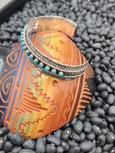 Load image into Gallery viewer, ZUNI TURQUOISE SNAKE EYE CUFF BRACELET - JASON & PEARL UKESTINE