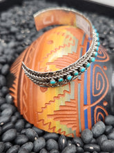 Load image into Gallery viewer, ZUNI TURQUOISE SNAKE EYE CUFF BRACELET - JASON & PEARL UKESTINE