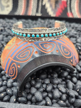Load image into Gallery viewer, ZUNI TURQUOISE SNAKE EYE CUFF BRACELET - JASON & PEARL UKESTINE