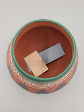 Load image into Gallery viewer, NAVAJO POTTERY ETCHWARE VASE - RONALD SMITH