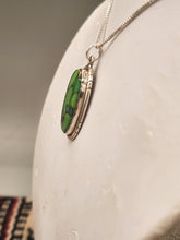 Load image into Gallery viewer, GREEN COPPER TURQUOISE NECKLACE