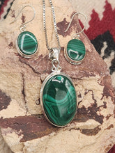 Load image into Gallery viewer, MALACHITE NECKLACE & EARRINGS SET - OVAL