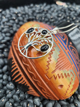 Load image into Gallery viewer, ONYX TREE OF LIFE PENDANT