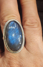 Load image into Gallery viewer, LABRADORITE RING - SIZE 9