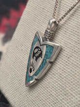 Load image into Gallery viewer, TURQUOISE CHIP INLAY ARROWHEAD PENDANT FEATURING BEAR - MEDIUM