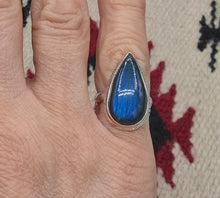Load image into Gallery viewer, LABRADORITE RING - Size 5.5