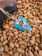 Load image into Gallery viewer, LARGE TURQUOISE CHIP INLAY ARROWHEAD FEATURING BEAR