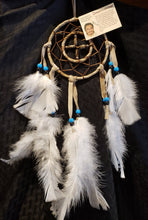 Load image into Gallery viewer, DREAMCATCHER -4" Specialty - 2" Medicine Wheel Center