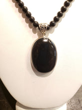 Load image into Gallery viewer, ONYX PENDANT ON 20" ONYX BEADS - OVAL