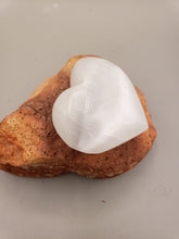 Load image into Gallery viewer, SELENITE HEART