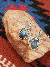 Load image into Gallery viewer, LABRADORITE EARRINGS