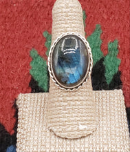 Load image into Gallery viewer, LABRADORITE RING - SIZE 7