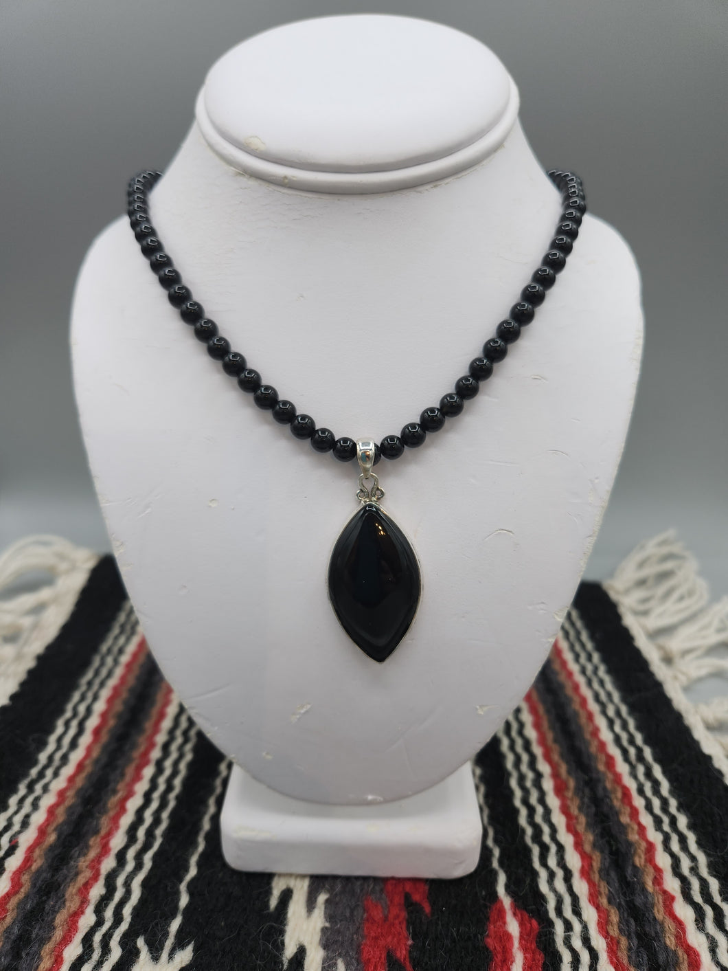 ONYX NECKLACE ON 6MM BEADS - 20