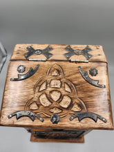 Load image into Gallery viewer, HERB CHEST - TRIQUETRA
