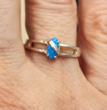 Load image into Gallery viewer, BLUE OR WHITE OPAL RING - MARQUETTE SHAPED
