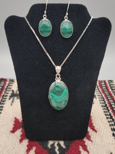 MALACHITE OVAL PENDANT SET