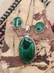 MALACHITE OVAL PENDANT SET