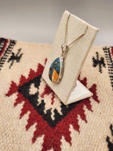 TURQUOISE AND SPINY OYSTER SHELL TEARDROP NECKLACE