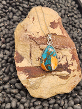 Load image into Gallery viewer, TURQUOISE AND SPINY OYSTER SHELL TEARDROP NECKLACE
