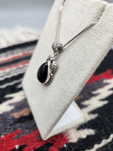 ONYX NECKLACE WITH CHAIN  - TEARDROP