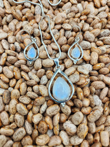 MOONSTONE NECKLACE & EARRINGS  - TEARDROP