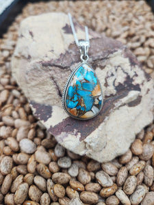 TURQUOISE AND SPINY OYSTER SHELL TEARDROP NECKLACE