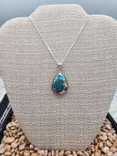 Load image into Gallery viewer, TURQUOISE AND SPINY OYSTER SHELL TEARDROP NECKLACE
