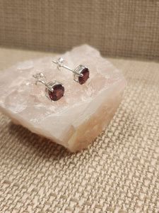 GARNET MINI POST EARRINGS  - 6mm ROUND