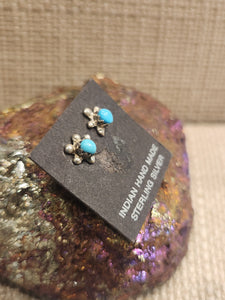 TURQUOISE TURTLE MINI POST Earrings