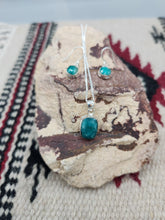 Load image into Gallery viewer, EMERALD NECKLACE &amp; EARRINGS SET
