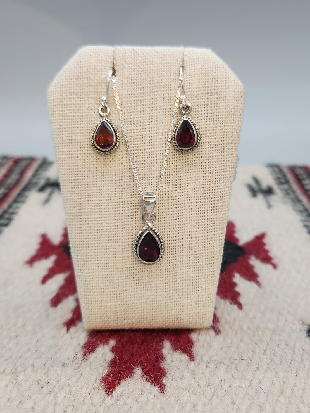 GARNET NECKLACE & EARRINGS SET