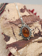 Load image into Gallery viewer, AMBER NECKLACE
