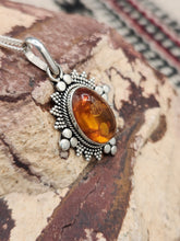 Load image into Gallery viewer, AMBER NECKLACE
