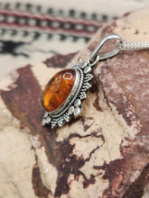Load image into Gallery viewer, AMBER NECKLACE
