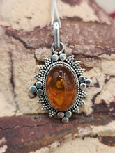 Load image into Gallery viewer, AMBER NECKLACE

