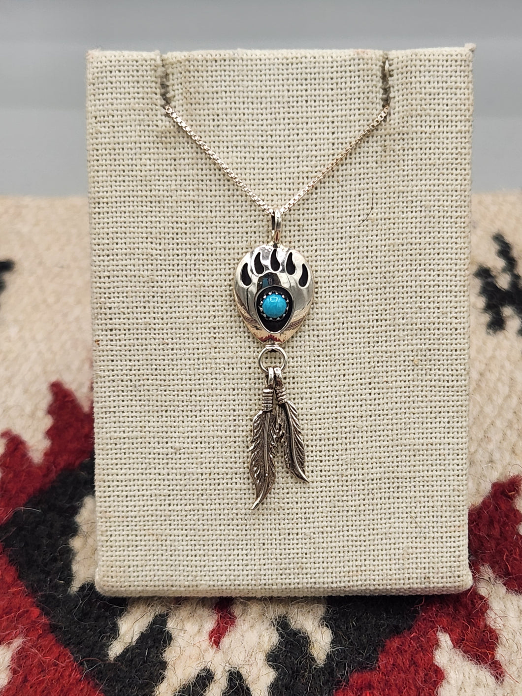 BEAR PAW NECKLACE WITH TURQUOISE & 2 FEATHERS - LEE SHORTY