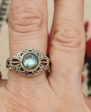 Load image into Gallery viewer, LABRADORITE RING -SIZE 11 -ROUND
