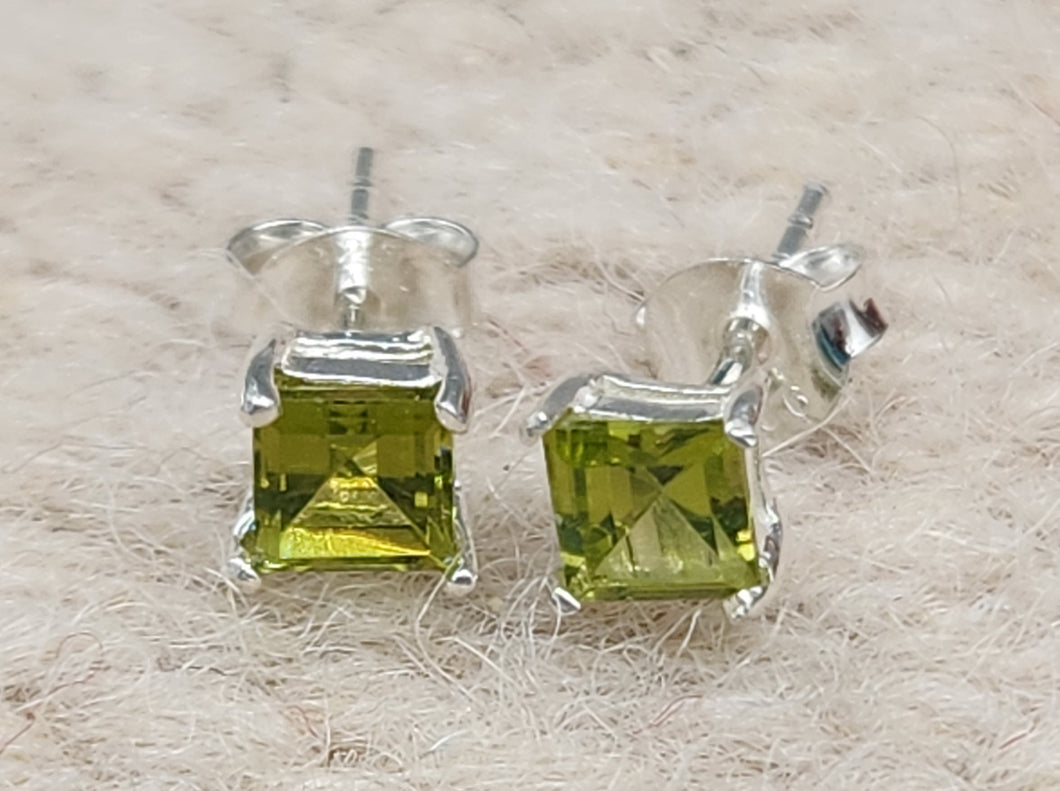 PERIDOT MINI POST EARRINGS - 4 MM X 4 MM - SQUARE