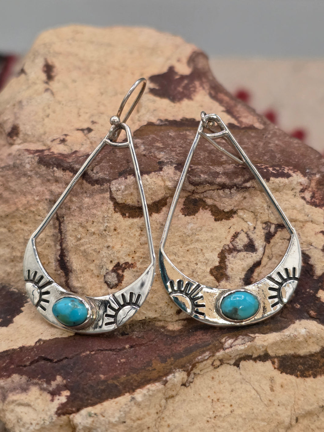 KINGMAN TURQUOISE EARRINGS WITH SUN RAY DESIGN
