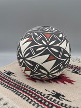 Load image into Gallery viewer, ACOMA SEED POT - RACHEL CONCHO
