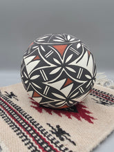 Load image into Gallery viewer, ACOMA SEED POT - RACHEL CONCHO
