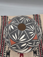 Load image into Gallery viewer, ACOMA SEED POT - RACHEL CONCHO
