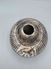 Load image into Gallery viewer, ETCHED HORSEHAIR HUMMINGBIRD POTTERY- JESSICA VAIL
