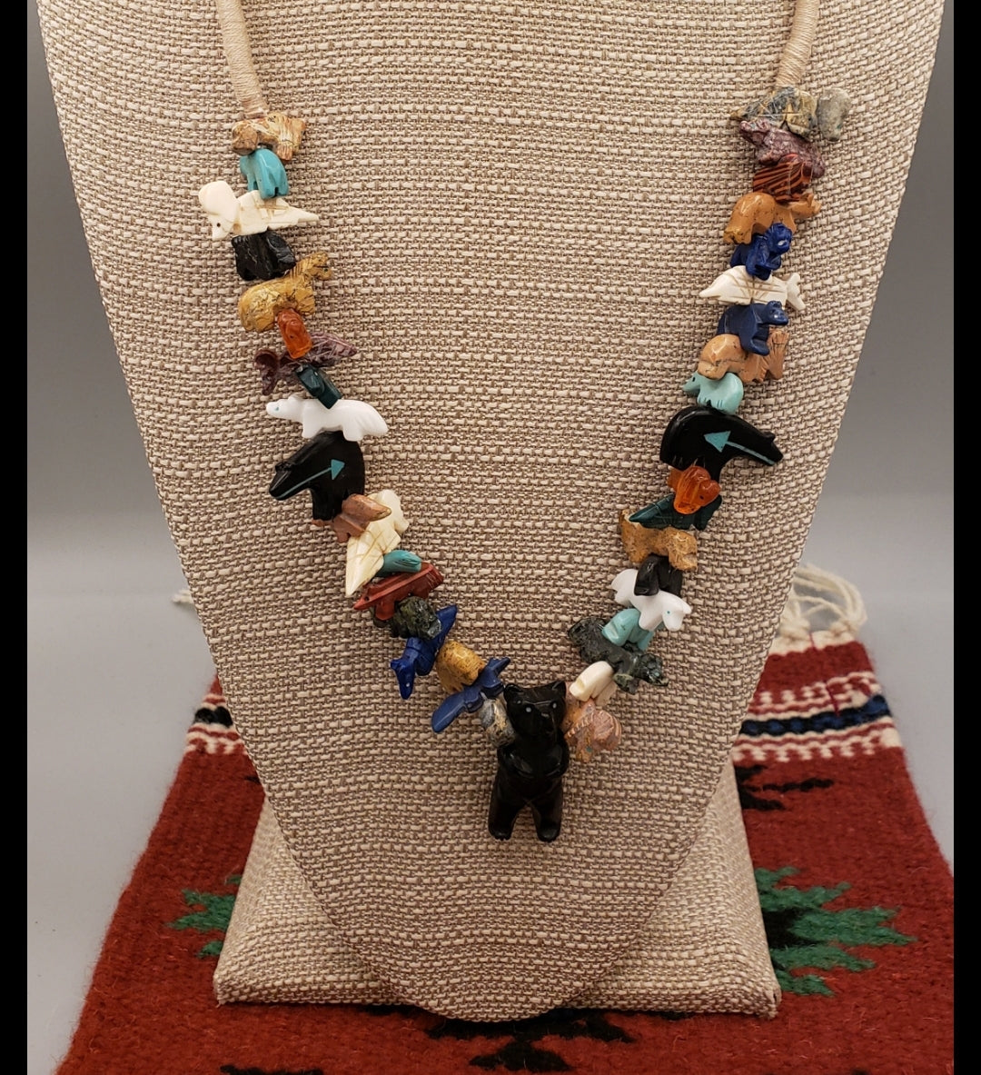 NATIVE AMERICAN Standing deals Bear fetish necklace VINTAGE 15 gemstone animals 28