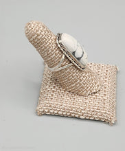 Load image into Gallery viewer, HOWLITE RING - SIZE 7.5

